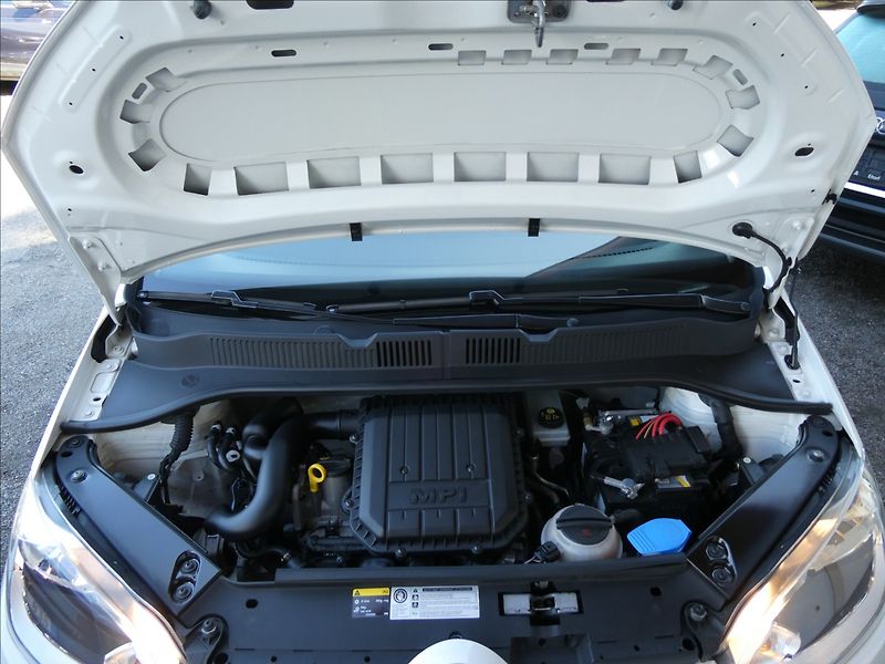 Volkswagen up! 1,0 MPi klima,serviska,2.maj. - fotka 32 z 45