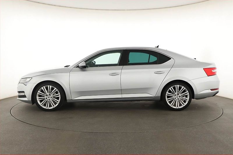 Škoda Superb (2021) 2.0 TSI - fotka 3 z 19
