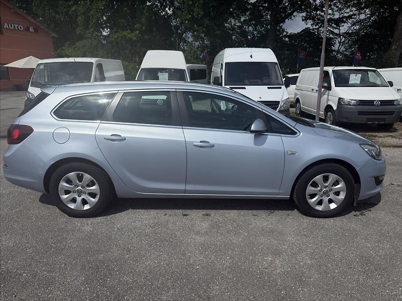 Opel Astra 1,6 CDTi - fotka 4 z 28