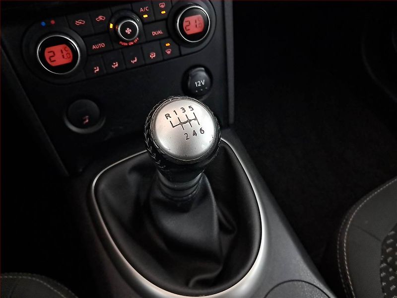 Nissan Qashqai (2009) 2.0, Serv.kniha, Tempomat - fotka 16 z 19