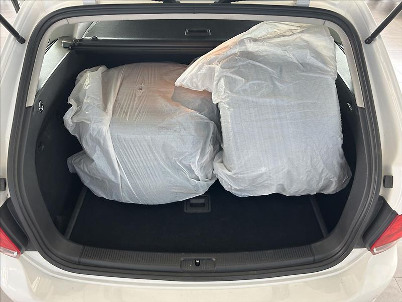 Volkswagen Golf 1,2   TSI 77kW,SERVISKA - fotka 18 z 20