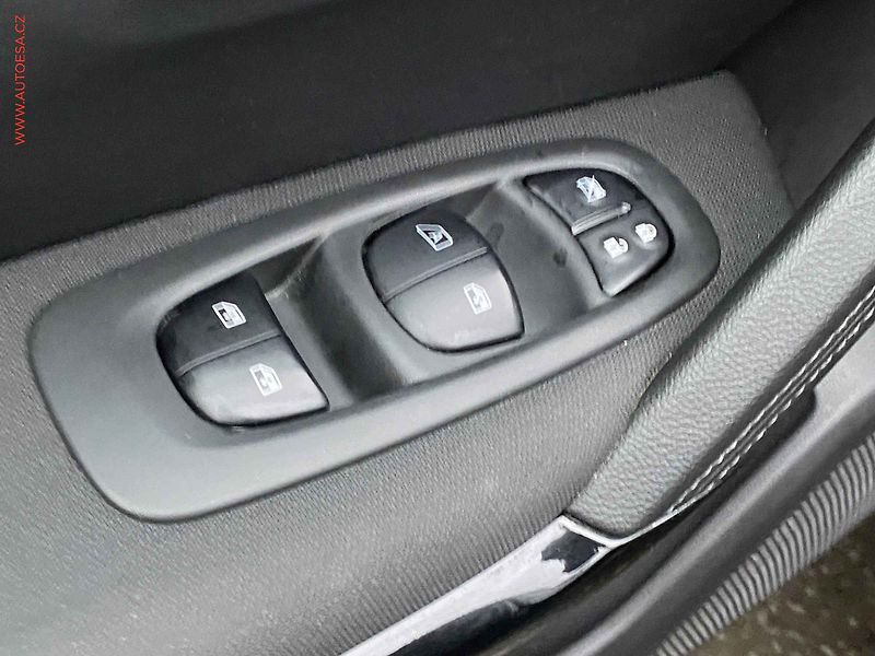 Renault Kadjar (2016) 1.2TCe, Zen, navi, kamera - fotka 11 z 17