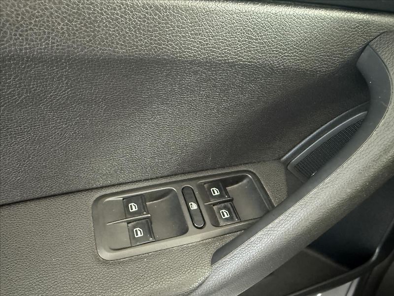Škoda Yeti 2,0   TDI,DRIVE,TAŽNÉ,SERVISKA - fotka 10 z 25