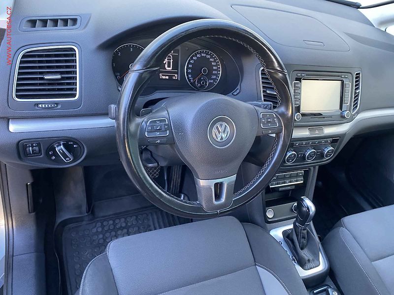 Volkswagen Sharan (2014) 2.0 TDi, Life, DSG, TZ - fotka 12 z 19