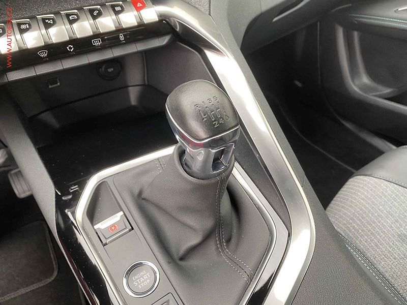 Peugeot 3008 (2023) 1.2 PT, Allure, LED, navi - fotka 14 z 17