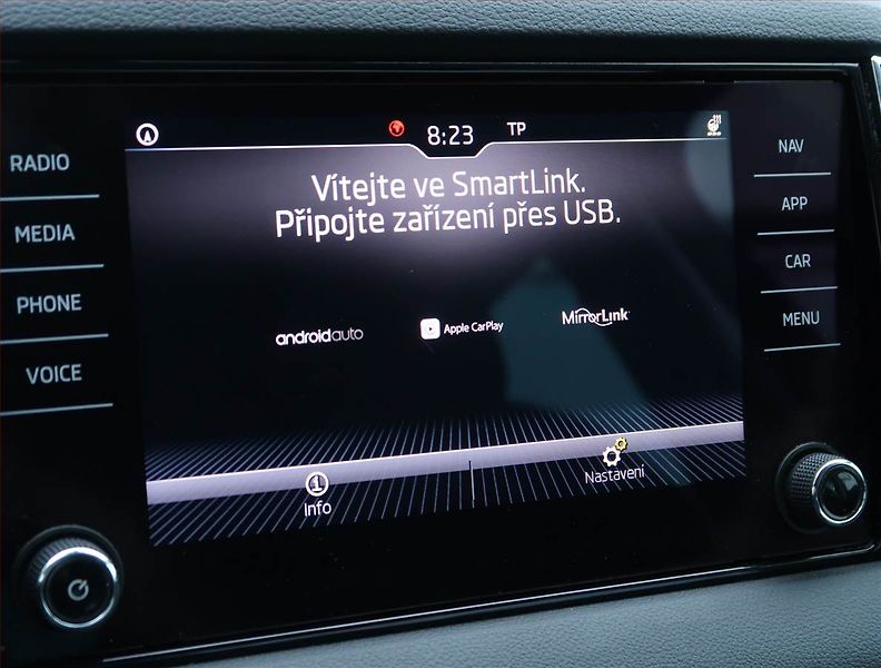 Škoda Karoq (2019) Style 1.6 TDI, Navi, Tempomat - fotka 21 z 22