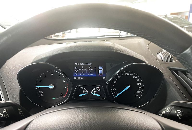 Ford Kuga Titanium 1,5Eoboost, ČR, 1.MAJ - fotka 14 z 27