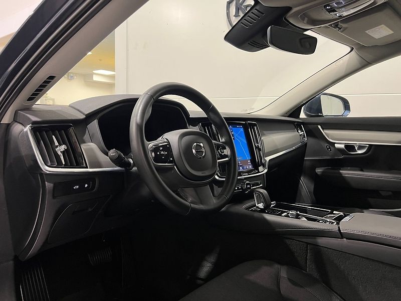 Volvo V90 Recharge T6 Core Kamera BLIS - fotka 6 z 23