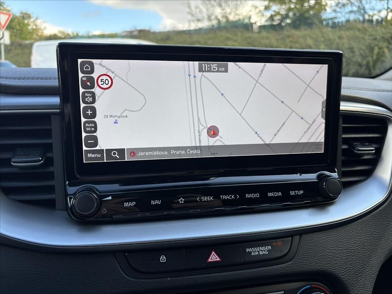 Kia Ceed 1,5 TGDi TOP ZÁRUKA TOP STAV - fotka 18 z 42