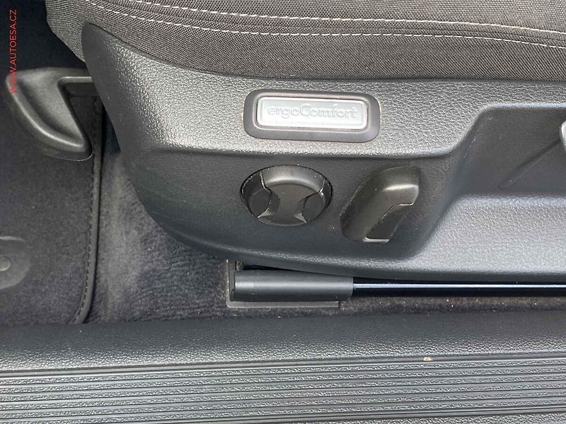 Volkswagen Passat (2018) 1.4TSi, Comfortline, navi - fotka 12 z 18