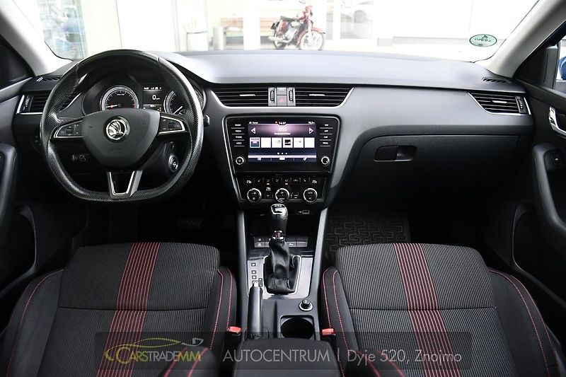 Škoda Octavia 1,6 TDI DSG STYLE & DYNAMIC - fotka 20 z 53