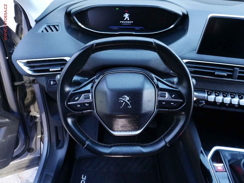 Peugeot 3008 (2019) 1.5 HDi, Allure, TZ, navi - fotka 15 z 19