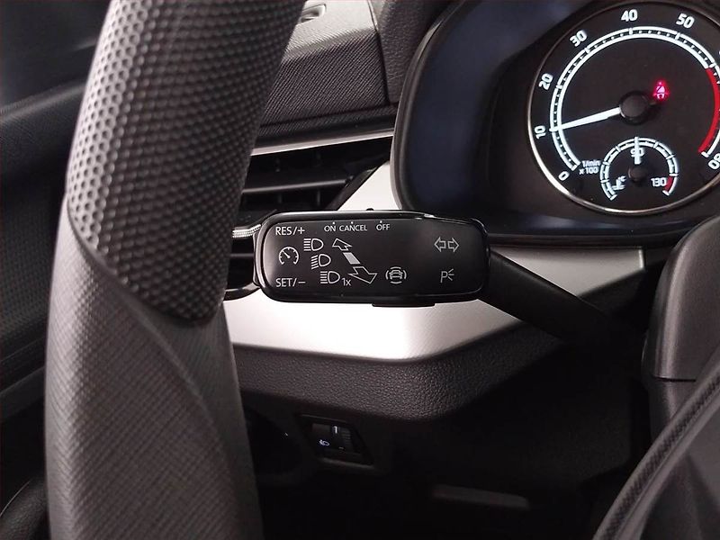 Škoda Scala (2020) Ambition 1.0 TSI, Tempomat - fotka 18 z 20