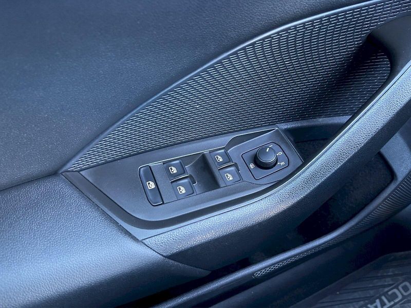 Škoda Octavia (2020) 2.0 TDI 85kW Ambition Plus com - fotka 23 z 35