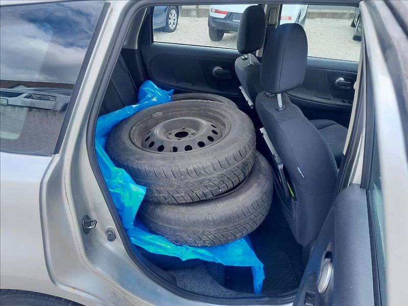 Nissan Note 1,4 i - fotka 24 z 41