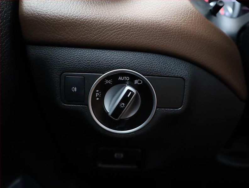 Mercedes-Benz Třídy A (2012) A 180, Kůže, Navi, Bi-Xenony - fotka 15 z 17