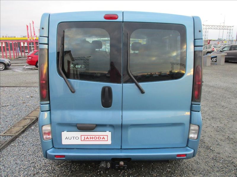 Renault Trafic 2,5 DCi, 8 míst, klima, tažné, - fotka 6 z 29