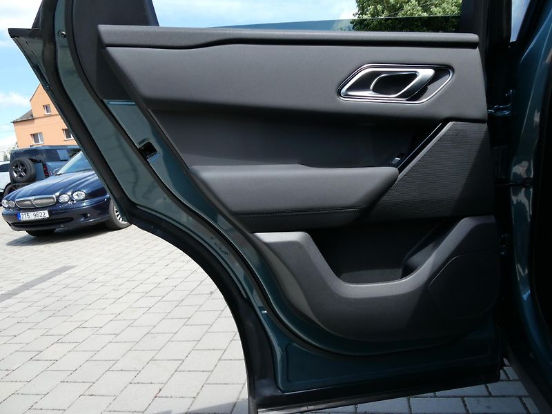 Land Rover Range Rover Velar (2026) 2,0 S D200 - fotka 15 z 35