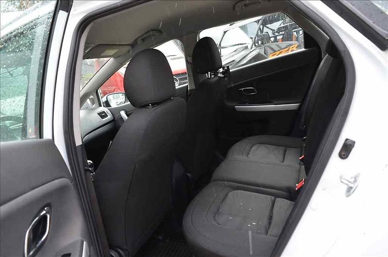 Kia Ceed (2015) COMBI 1,6 - fotka 13 z 19