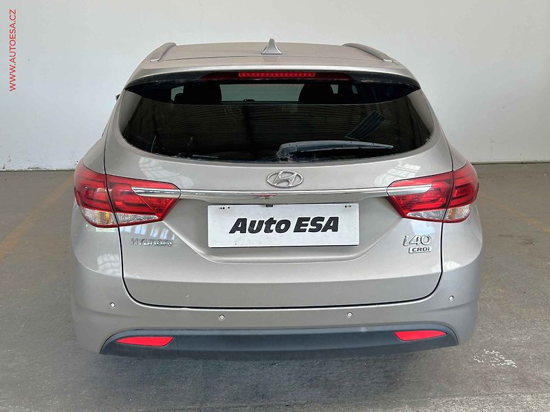Hyundai i40 (2017) 1.7 CRDi, ČR, Navi, kamera - fotka 5 z 17