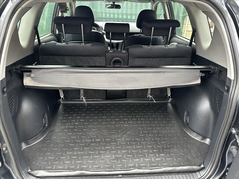 Toyota RAV4 2,2 D-4D BEZ KOROZE PO SERVISE - fotka 5 z 21