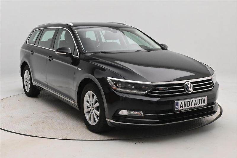 Volkswagen Passat 2,0 TDI 140 kW DSG 4Motion Zár - fotka 3 z 31