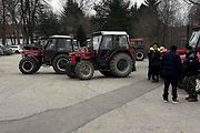 Táta, brácha a já, jedeme v tom spolu. V Suchém pořádali v pondělí vánoční jízdu traktorů.