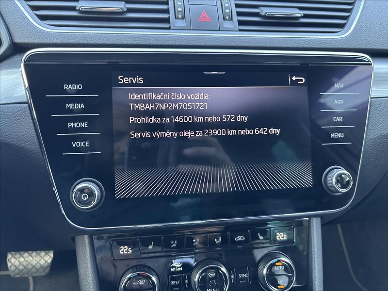 Škoda Superb 2,0 TDi AT Style SERVIS - fotka 22 z 43