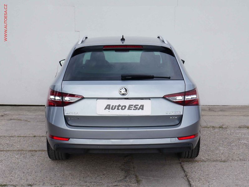 Škoda Superb (2016) 2.0 TDi 4x4, ČR, L&K, DSG - fotka 5 z 20