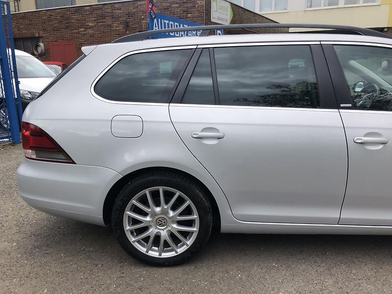 Volkswagen Golf Variant (2011) 2,0TDi STYLE nez. rezervace - fotka 16 z 68