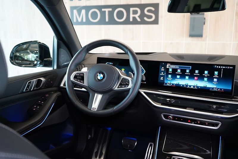 BMW X5 40d xDrive, Vzduch, Tažné, HUD - fotka 46 z 47