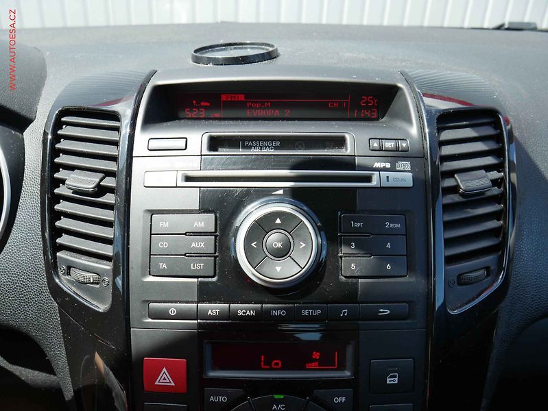 Kia Venga (2011) 1.6 CVVT, AT, tempo, park - fotka 16 z 18