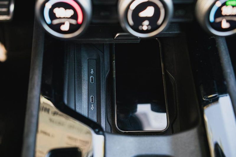 Škoda Superb (2025) 2.0 TDI, Sportline, HUD, Paměť - fotka 27 z 30