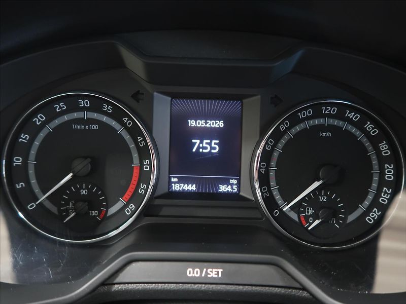 Škoda Octavia 2,0 TDI 135KW DSG SCOUT TOP! - fotka 24 z 39