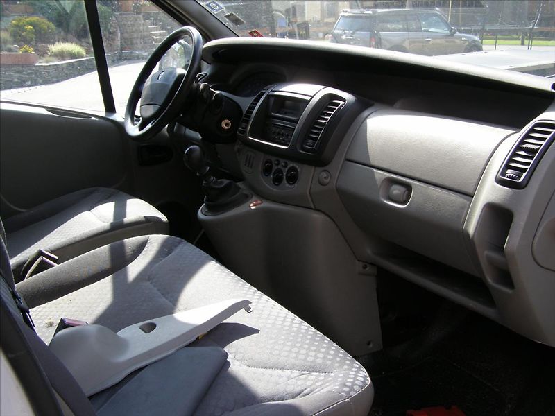 Renault Trafic 2,0   NELZE NASTARTOVAT - fotka 17 z 19
