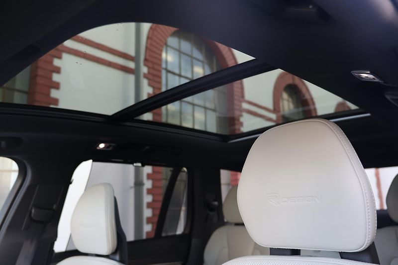 Volvo XC90 (2020) B5 AWD R-Design - fotka 18 z 26