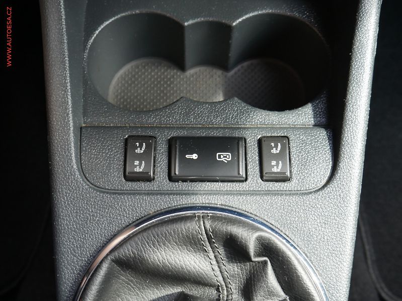 Škoda Fabia (2014) 1.6 TDi, Ambiente, TZ - fotka 18 z 19