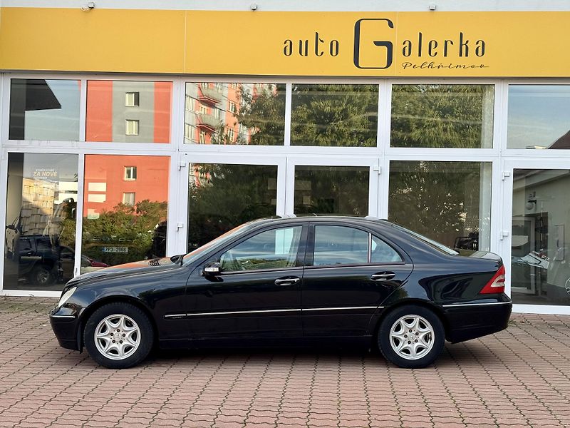 Mercedes-Benz Třídy C (2005) 200 kompressor - fotka 8 z 11
