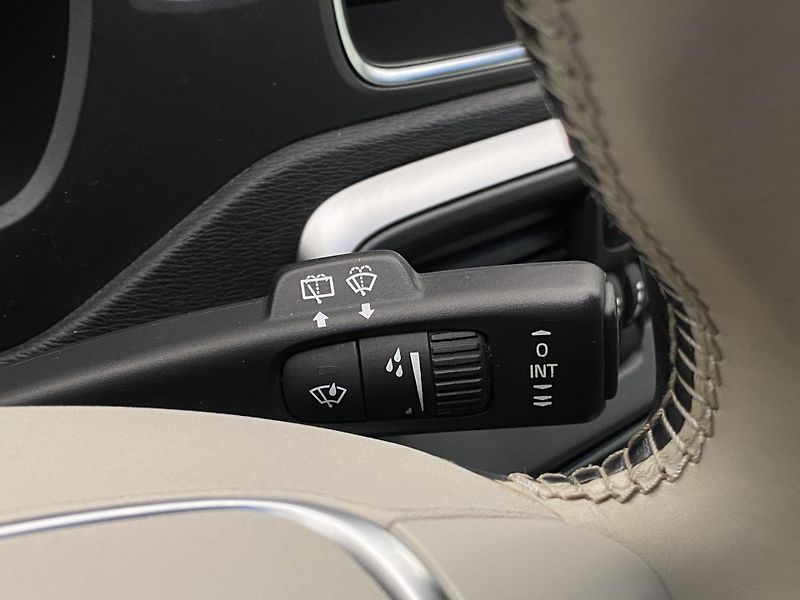 Volvo V40 CC D3 MOMENTUM AUT  - fotka 21 z 43