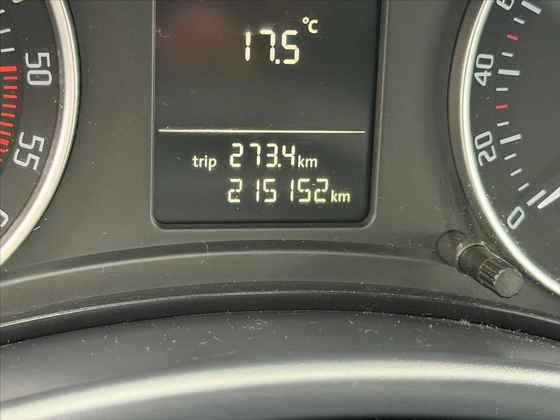 Škoda Octavia 1,6  1,6 DISEL - fotka 20 z 32