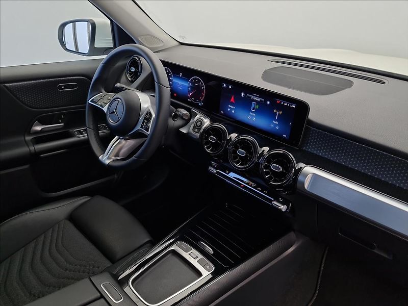 Mercedes-Benz GLB 220 4MATIC - fotka 18 z 22