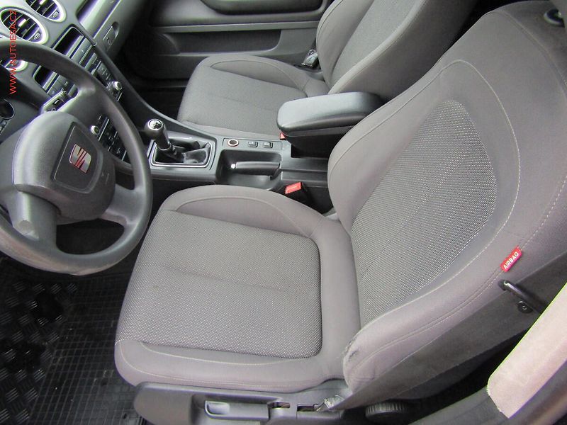 Seat Exeo (2010) 2.0 TDi, ČR, autoAC - fotka 9 z 14