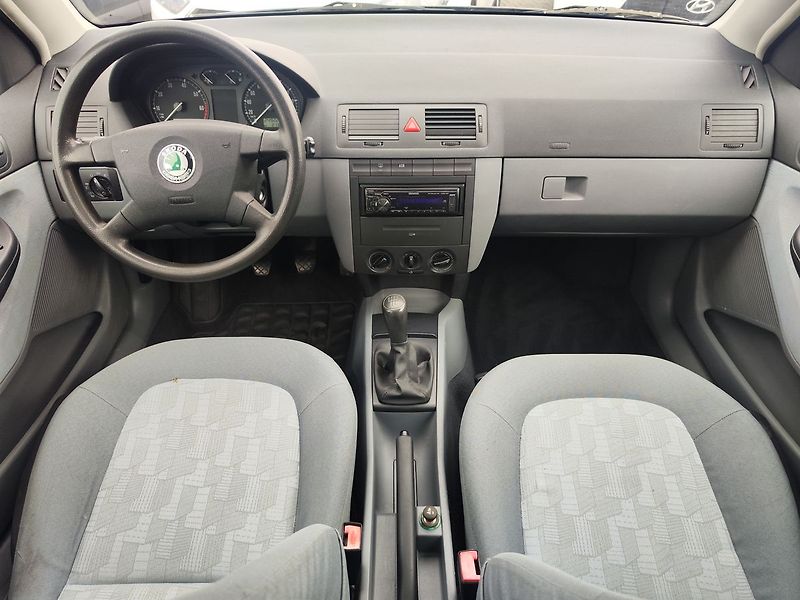 Škoda Fabia 1.4i 16V/55kW Comfort - fotka 12 z 22