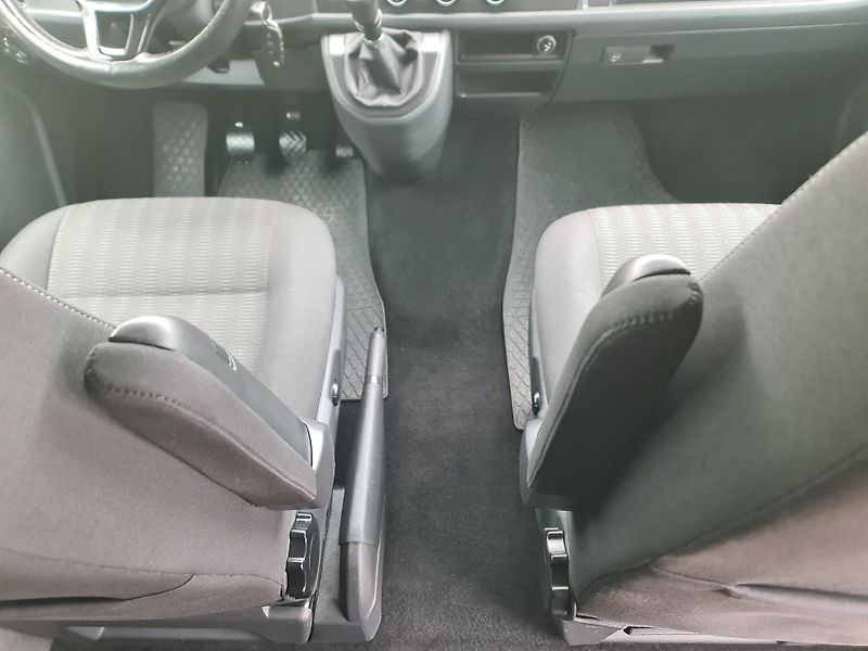 Volkswagen Transporter (2016)  CARAVELLE T6 2.0 TDi OLOMOUC - fotka 25 z 86