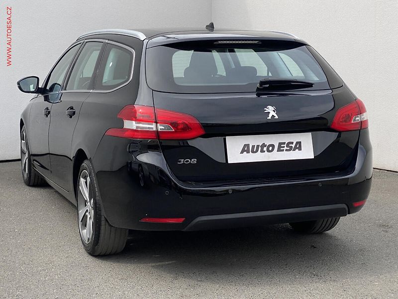 Peugeot 308 (2019) 1.2PT, Allure, navi - fotka 6 z 15