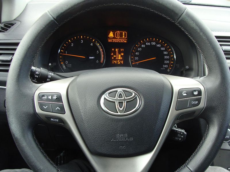 Toyota Avensis 2.0 D-4D, 93 kW,klima,p.kamera - fotka 16 z 30