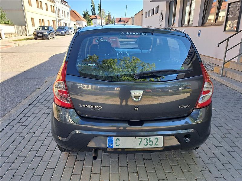 Dacia Sandero 1,2 16V klima - fotka 8 z 39