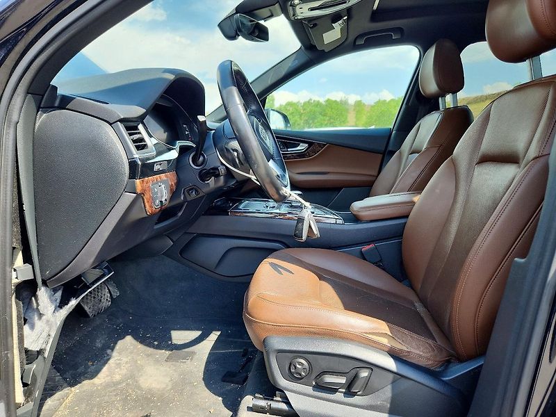 Audi Q7 (2017) Auto na cestě - fotka 7 z 13