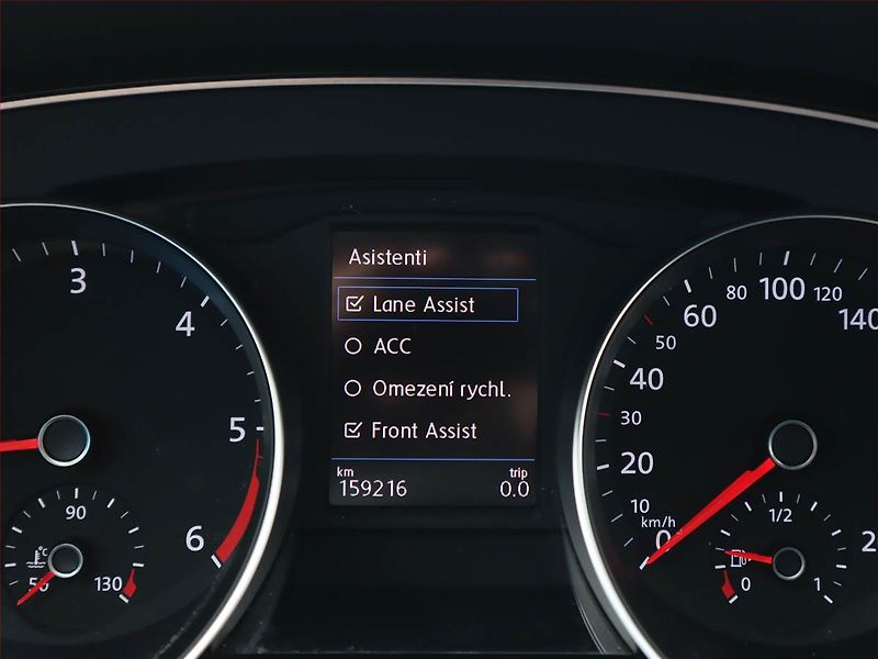 Volkswagen Passat (2019) 2.0 TDI - fotka 18 z 23