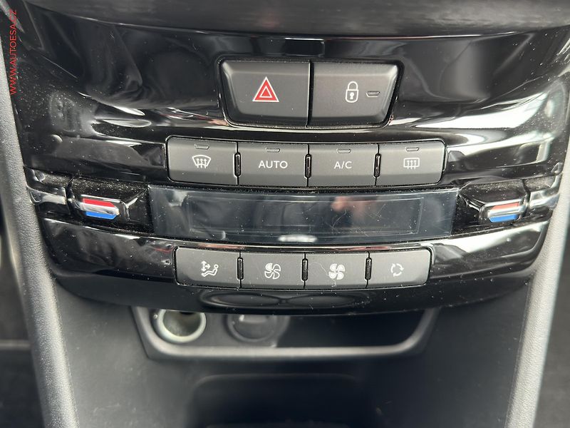 Peugeot 2008 (2019) 1.2PT, Crossway, navi, panor - fotka 16 z 19